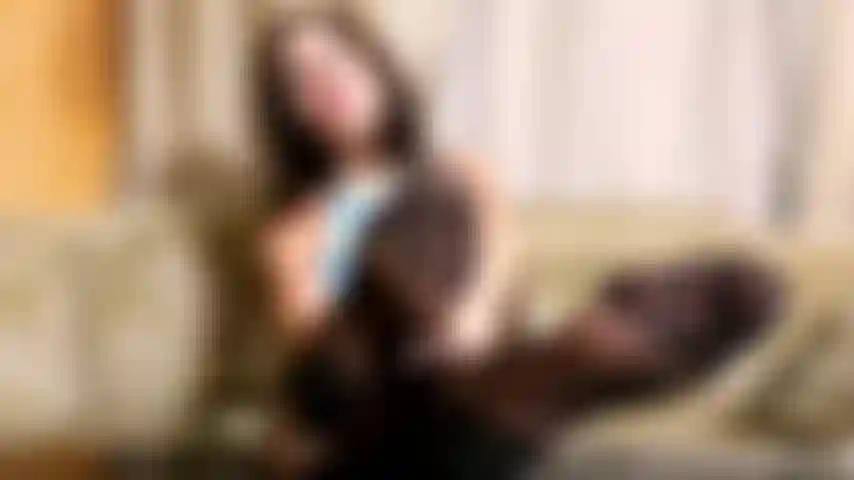 Accarezza il mio leccapiedi di calze di nylon.