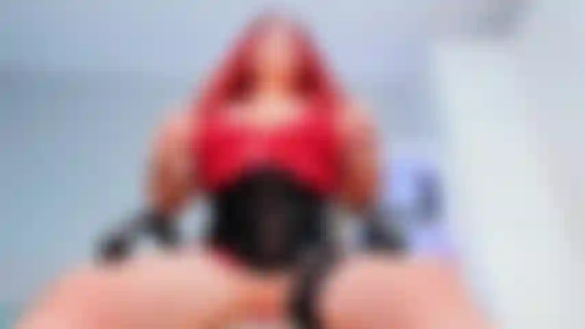 Masturbati con il tuo cazzo sulla mia figa e sul mio culo! Mi pregherai di venire al conto alla rovescia. Sei totalmente sotto il mio controllo! ( Abito in lattice rosso (pov)).