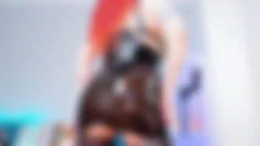 Gonna semi trasparente in lattice asmr.