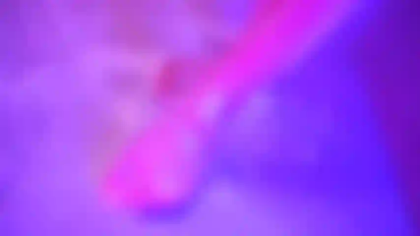 Goditi la sensazione che percorre i miei piedi.