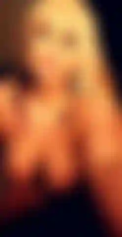 Cavalco in topless con la mia gonna da scolaretta.