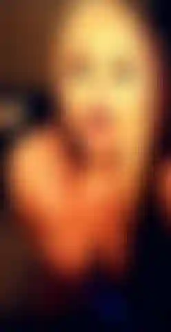 Cumming con la bacchetta del mio corpo tra le mie cosce.