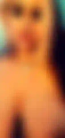 Mi lecco le tette e succhio un dildo bbc.