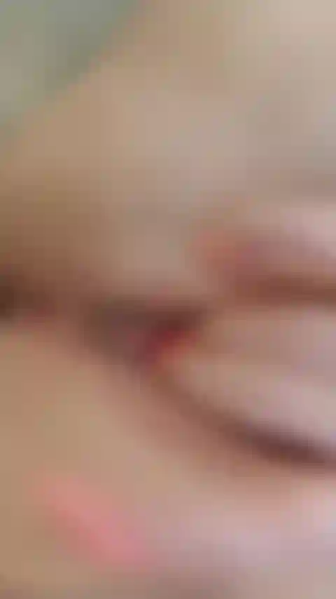 Gioca con la mia figa succosa.