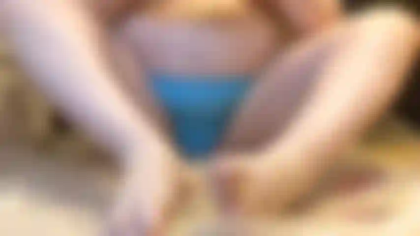 Spacco il piede della torta di compleanno.