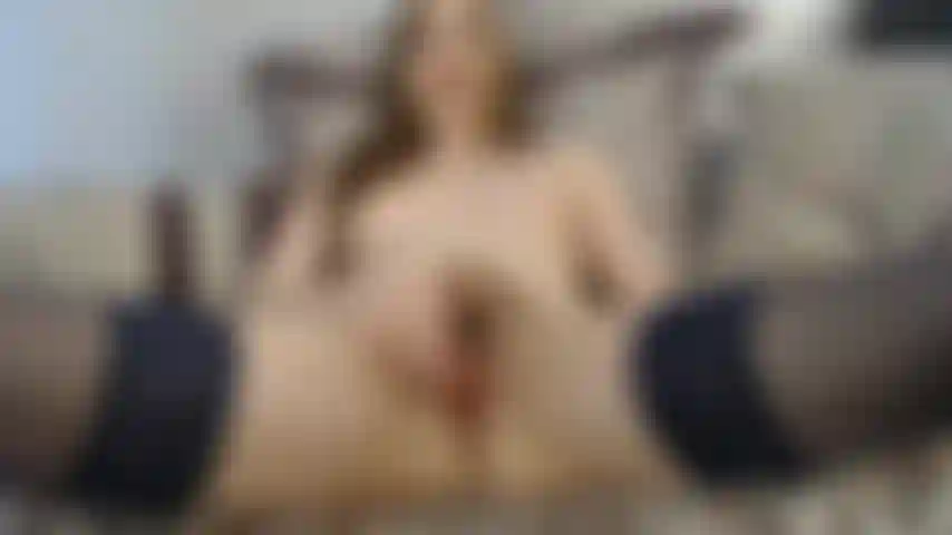 Un vero orgasmo mi masturbo e mi sditalino la figa pelosa.