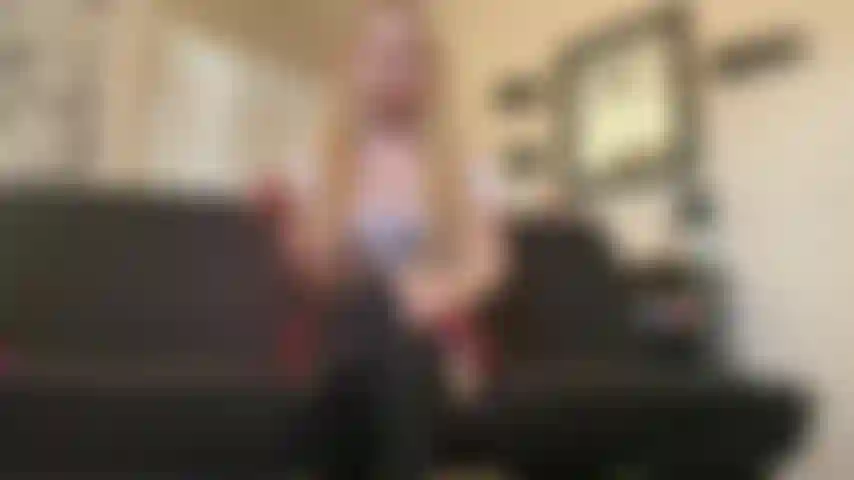 School_girl cerca di migliorare il suo voto.