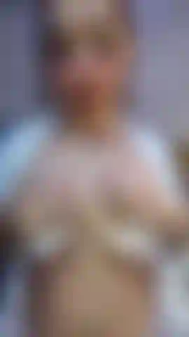 Farina sulle mie deliziose tette.