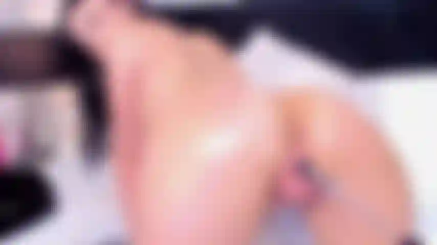 I fuck myself so hard and so well that you can see how my cum drips