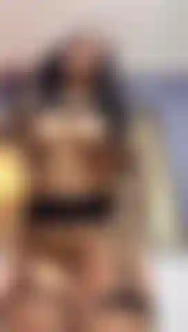 Tette rimbalzanti + culo aperto zoom.