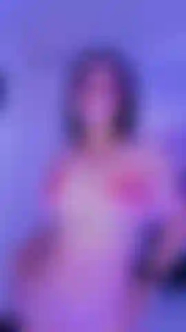 Cammina attraverso il mio corpo caldo.