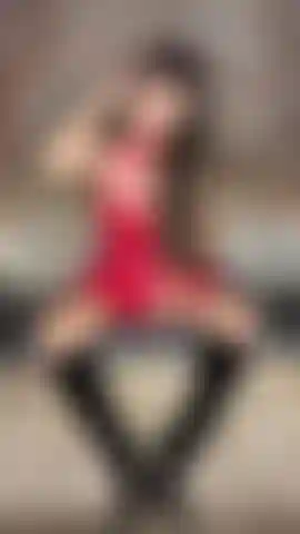 Che mi stuzzica con il mio vestito rosso effetto bagnato e gli stivali con tacco a spillo in pvc.