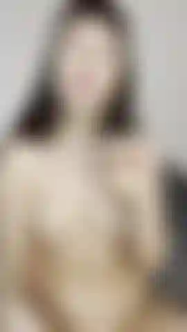 La sfacciata emily che sputa sul suo dilatatore anale.