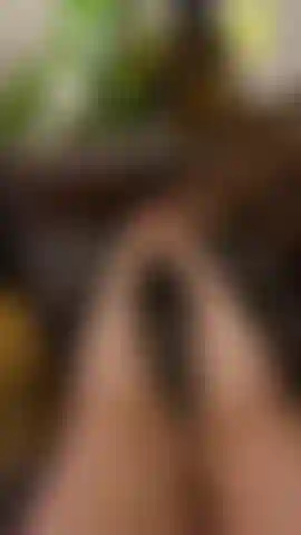 Adoro i miei piedi perfetti con le dita rosso vivo.