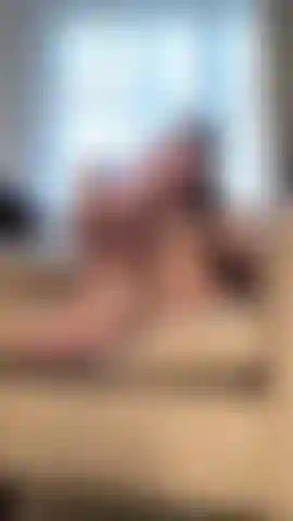 Che adora i piedi nella mia lingerie in lattice.