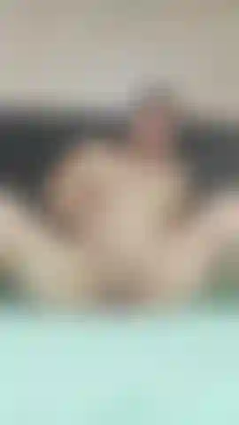 fucks a mature woman's pussy