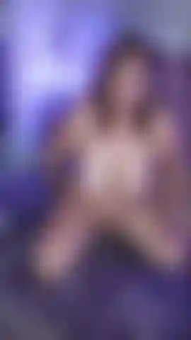 Rompiamo la mia figa e facciamo saltare il mio seno mostruoso.