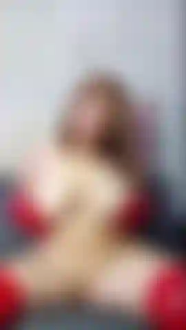 Touch my titis ... sexy red latex