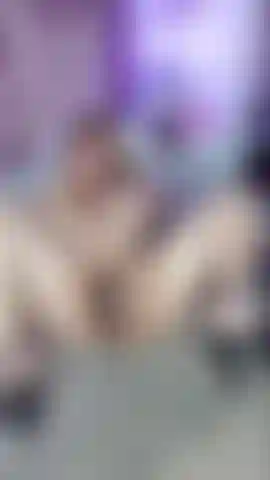 Tacchi ai piedi... Mi scopo la figa.