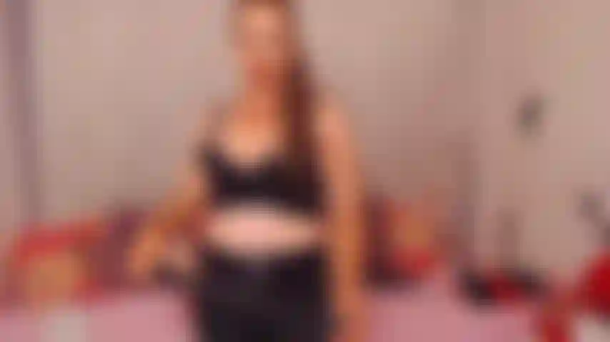 Il mio schiavo inutile mi ha fatto arrabbiare così tanto! Guardami mentre lo domino e lo umilio!