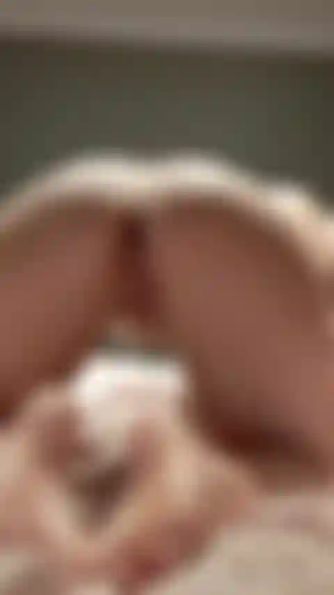 Gioco con la mia figa alla pecorina.