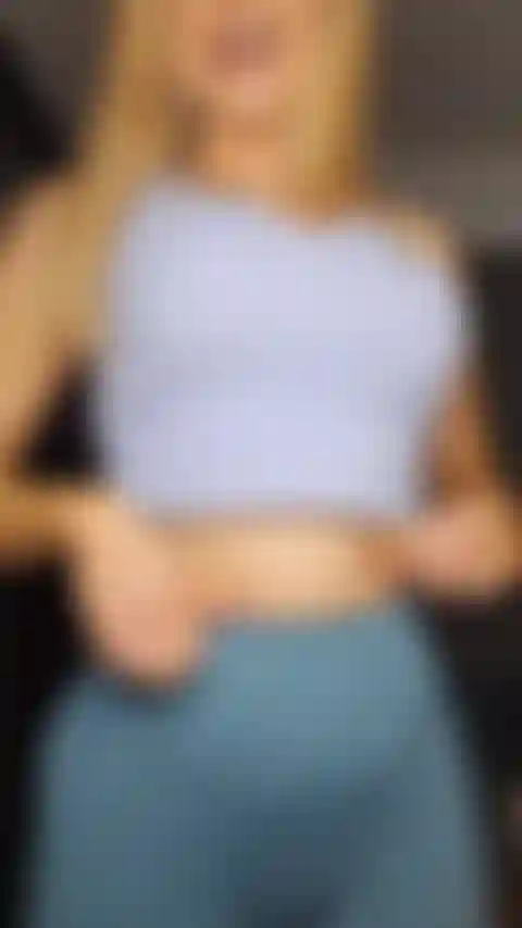 Sto togliendo gli abiti da palestra.