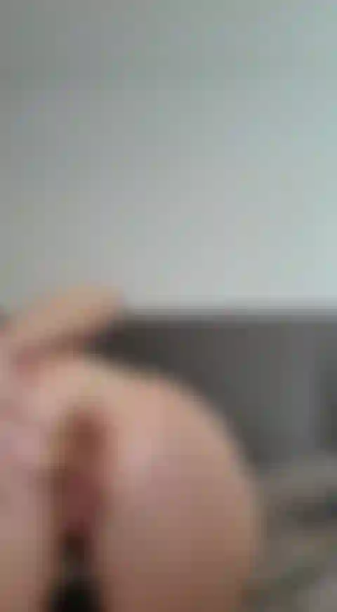 Le palline anali nude giocano.