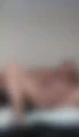 Che squirta mentre si sditalina.