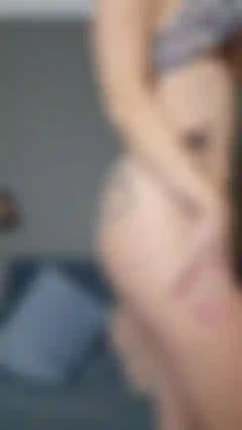 Gioco con la mia succhia clitoride in bikini.