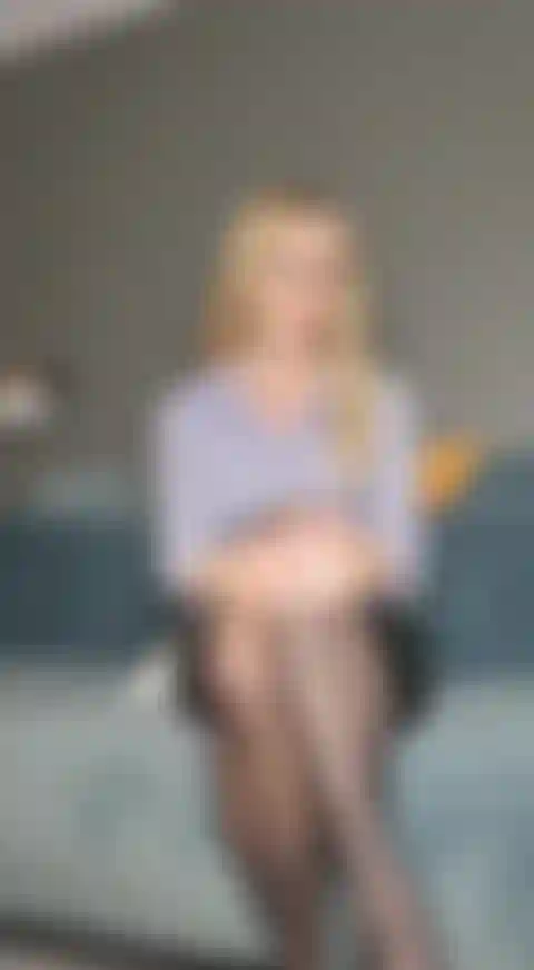 La segretaria fa di tutto per mantenere il lavoro.