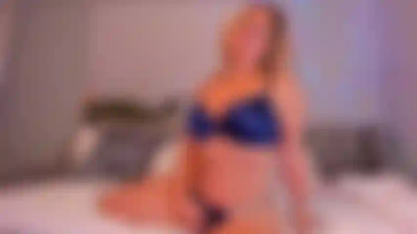 Una pecorina sensuale e una macchina da scopare missionaria: sono tutta sola nel mio letto, vieni con me? Mi spoglierò per te e tu potrai scoparmi alla pecorina e alla missionaria, inizieremo lentamente e poi andremo più veloci finché non sborreremo entrambi.