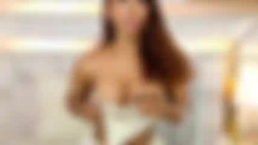 Il miglior pompino profondo. Sciatta e duramente imbavagliata.