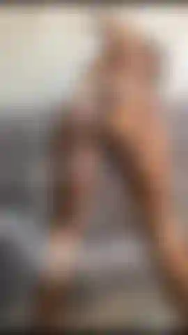 Mi scopo il culo sotto la doccia.