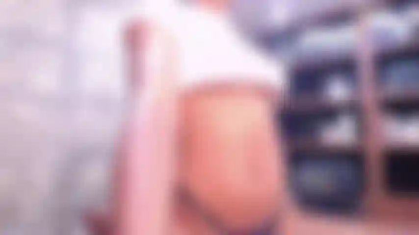La ragazza ebano fa un incredibile deepthroat.
