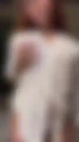 La mia maglietta è bagnata adesso, vuoi lavarmi?