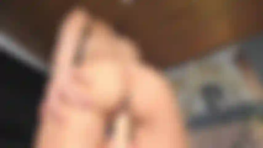 Fanculo il dildo lentamente.