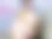 Tu sei il mio fottuto buffone che sta ai miei piedi! Letteralmente, tutto ciò che fai è l'opposto di quello che cercherei in un ragazzo fino ad oggi. Scusati per il tuo comportamento egoista baciandomi i piedi.