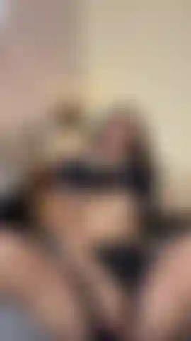 Dressed in black, mysterious… but eager for you to discover everything. 🔥