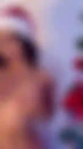 Un momento intimo in cui mi lascio andare con calma, sguardi che provocano e movimenti che ti invitano ad avvicinarti. Tutto scorre lentamente, creando un'atmosfera perfetta in cui perdersi.