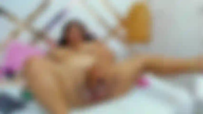 Matura con un vibratore e una sborra calda.