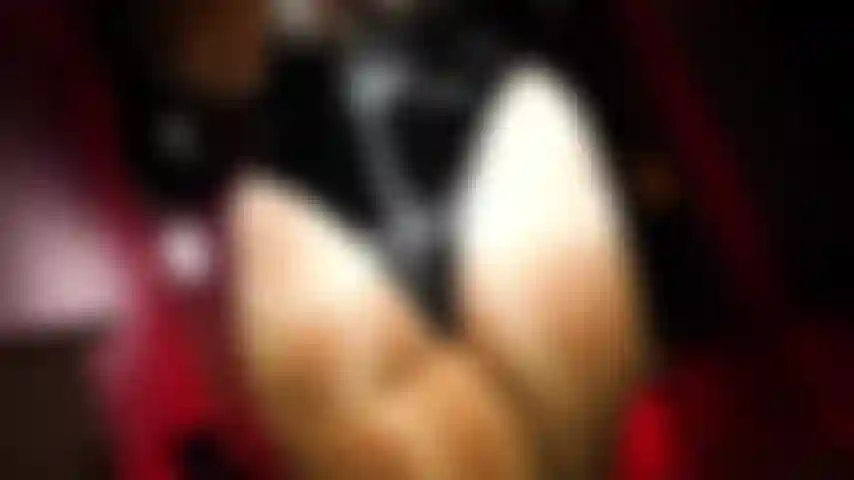 Sottomettiti a una bellissima dea.