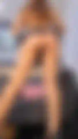 Mi spoglio, mi masturbo e scopo!