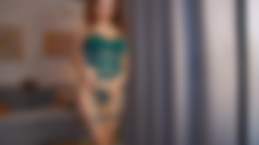 Cavalco il mio dildo e ci vengo sopra.