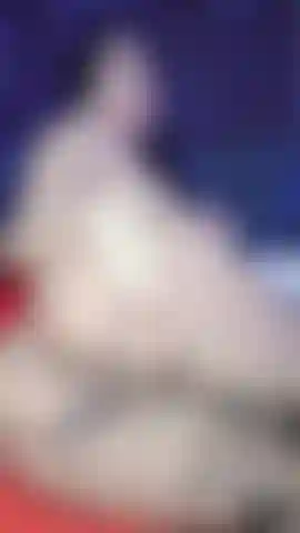 Lasciami sedurti con il mio culo che si stringe per te nuda.