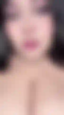 Faccio rimbalzare le mie tette e ti sputo.