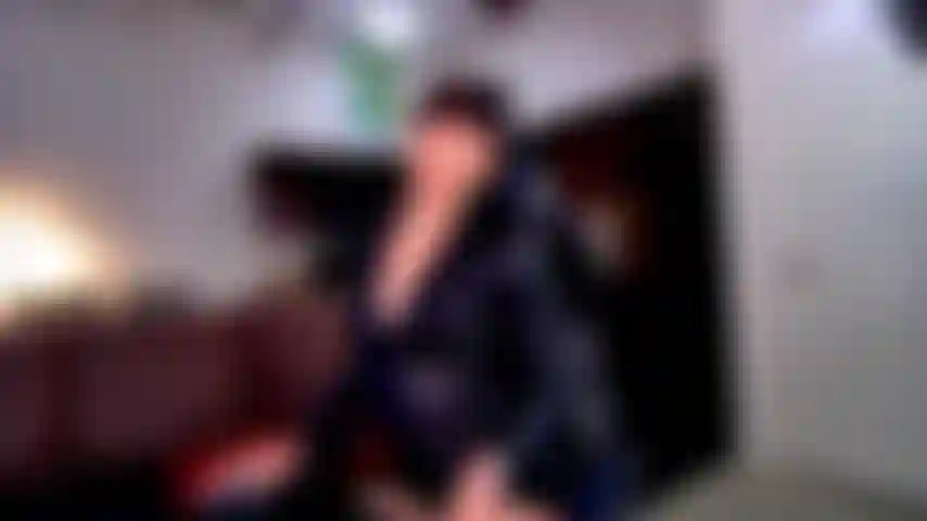 I bicipiti si flettono e cavalcano un gioco di ruolo.