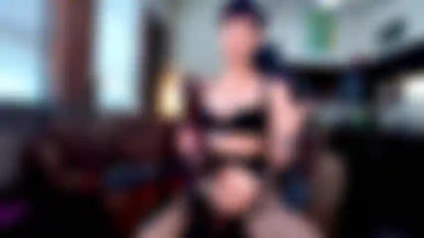Accarezzami con lo strapon.
