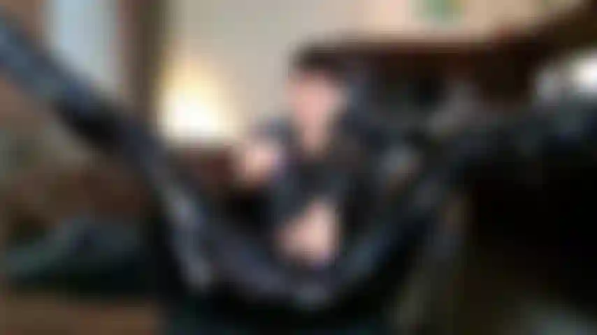 Con una tuta in lattice che mi stuzzica con intense vibrazioni.