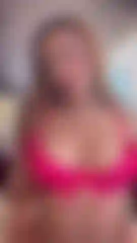 Guarda le mie mani che giocano con i miei seni gocciolanti, ti eccita vedermi così?