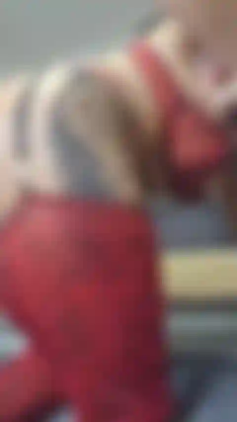 Un culo oleoso che twerka.